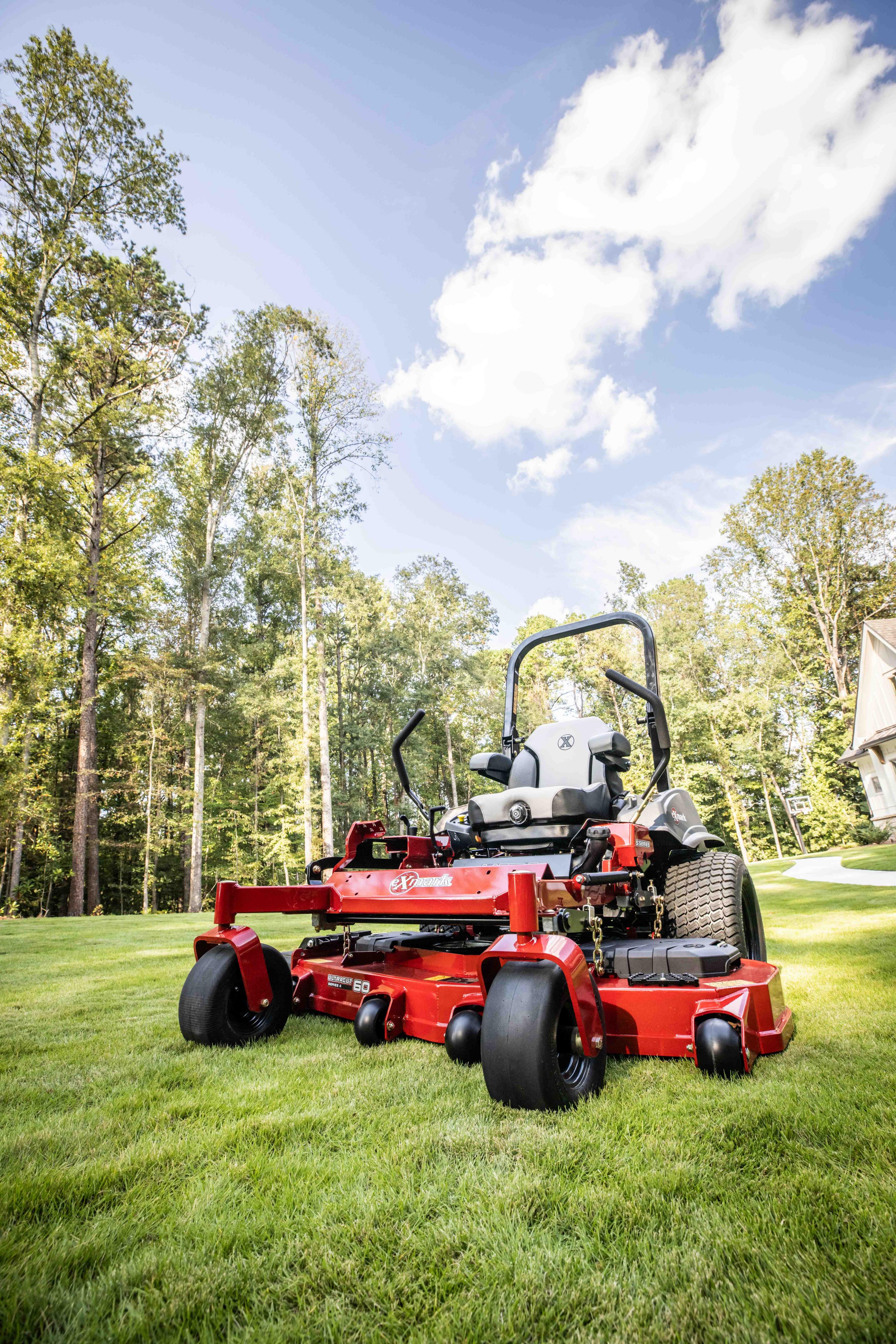 Exmark Lazer Z S-Series Mower | Model LRS801GKA604A1 Exmark Lazer Z S-Series Mower | Model LRS801GKA604A1