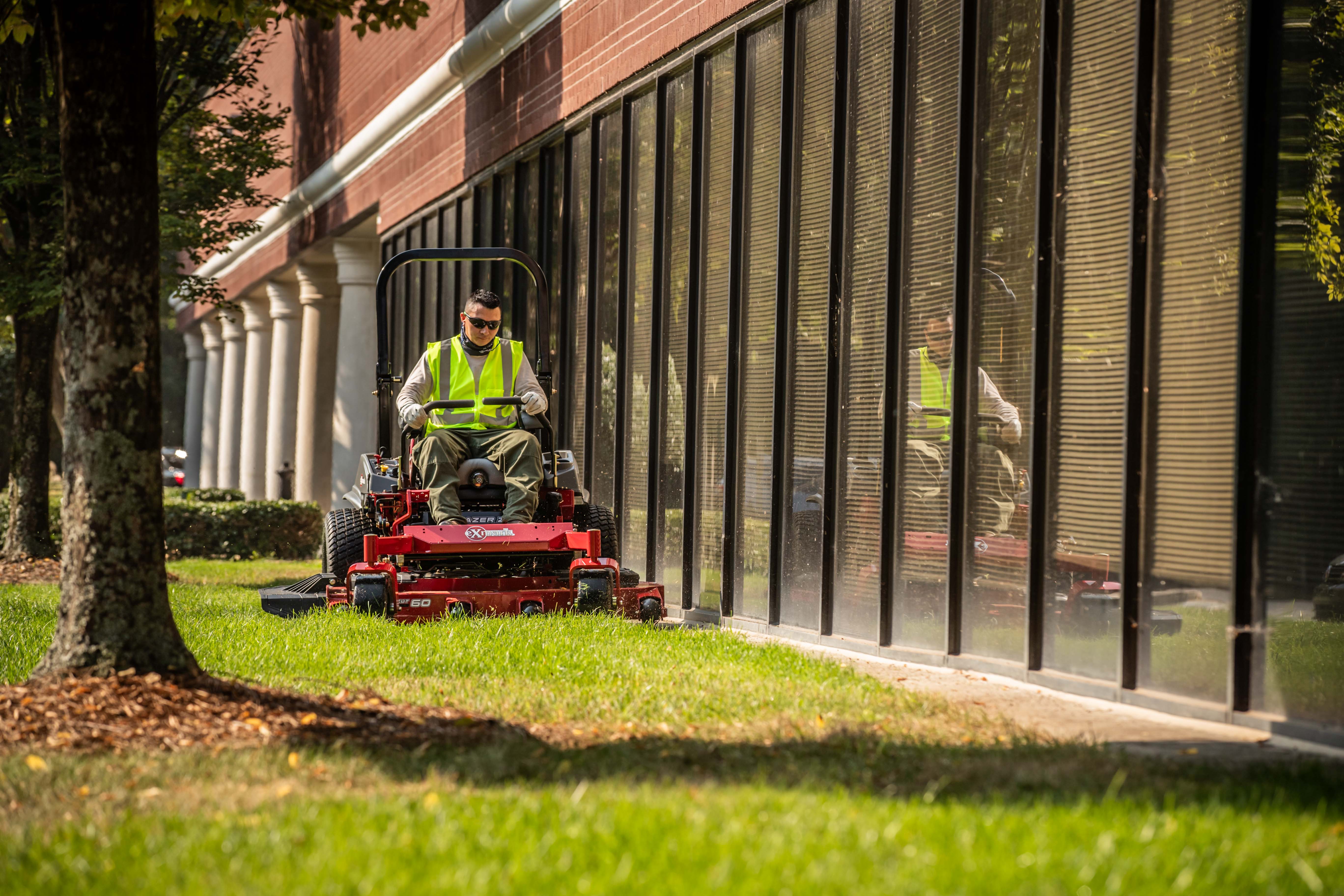 Exmark Lazer Z S-Series Mower | Model LRS801GKA604C1
